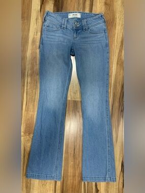 Hollister Ultra Low Rise Boot Jeans Light Wash Denim Size 2 Long Studded Pockets